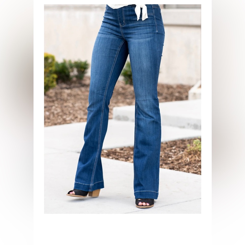 Cello brand pull on flare leg jeans.women’s size XL.